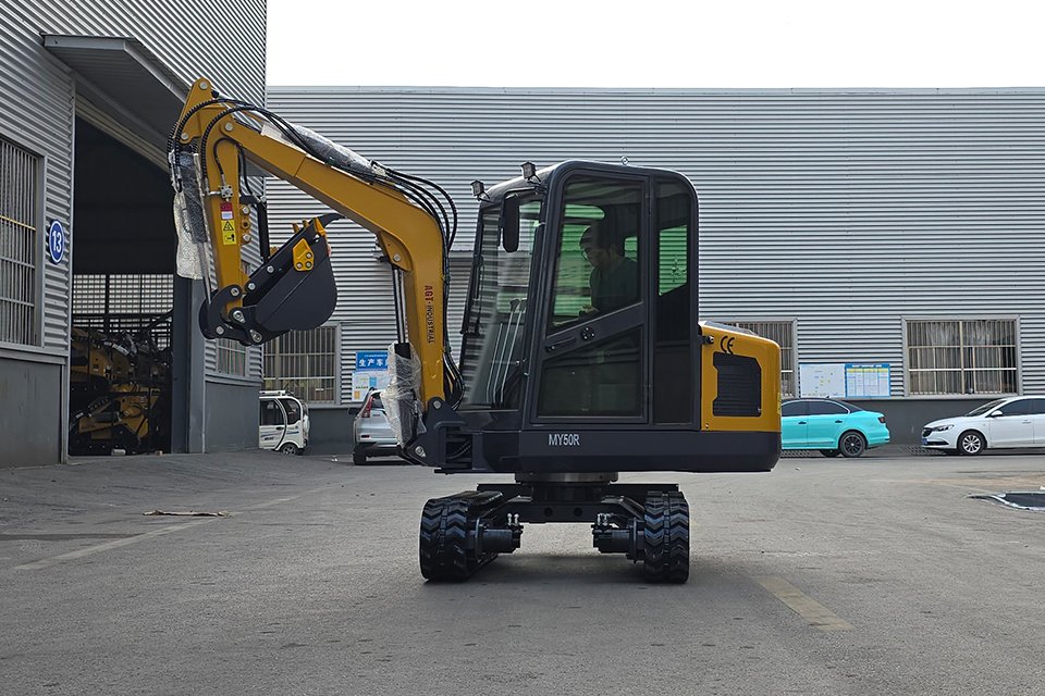 kina-mini-grävmaskin-tillverkare-fabrik-1